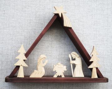 Houten Kerststal met Jozef, Maria en Jezus in de kribbe beschikbaar voor biedingen