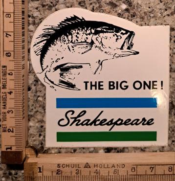 Vintage sticker Koi Karper Vis the big one Shakespeare strip beschikbaar voor biedingen