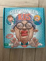 Spel - geef oma een kus, Drie of vier spelers, Ophalen of Verzenden, Zo goed als nieuw, Identity Games