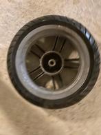 Voorwiel met goede band peugot speedfight, Ophalen of Verzenden, Zo goed als nieuw, Overige typen