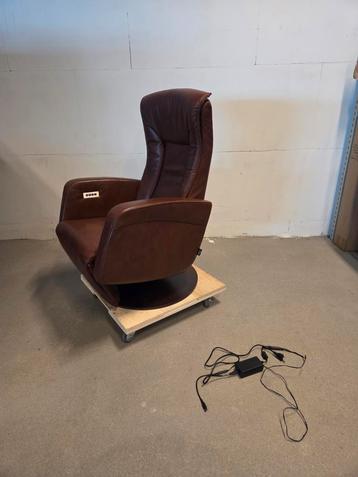 Leren relax stoel op draaivoet, met accu beschikbaar voor biedingen