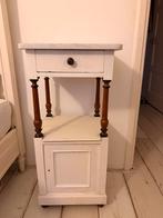 Brocante nachtkastje met marmeren blad, Huis en Inrichting, Slaapkamer | Nachtkastjes, Ophalen, Gebruikt, Minder dan 45 cm, Minder dan 55 cm