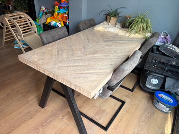 Mango houten tafel beschikbaar voor biedingen