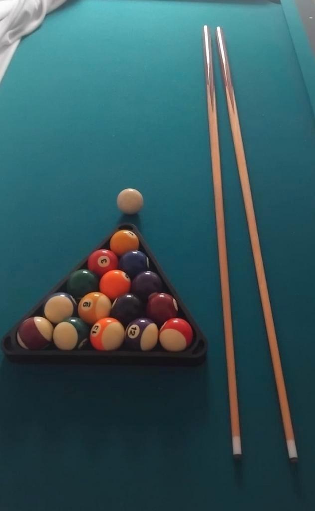 Complete poolset – 2 keu's + ballenset met driehoek, Sport en Fitness, Biljarten en Poolen, Zo goed als nieuw, Pooltafel, Ophalen