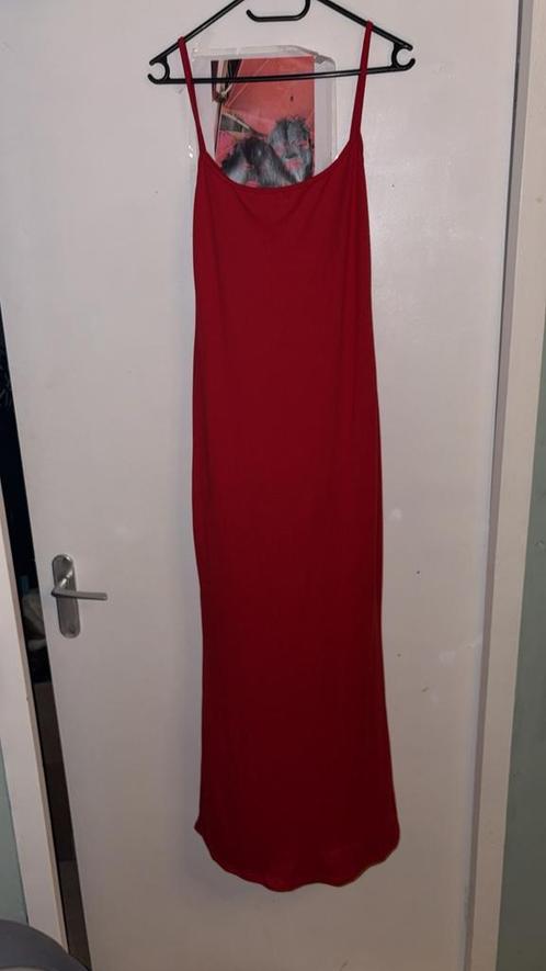 Rode maxi-jurk – maat M – €15,00, Kleding | Dames, Jurken, Nieuw, Maat 38/40 (M), Rood, Onder de knie, Verzenden