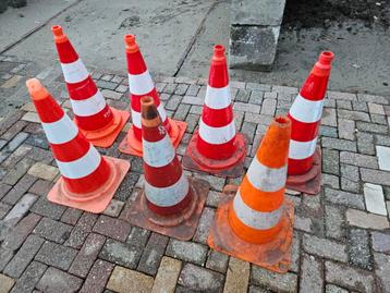 Zeven verkeerspionnen verkeerskegels pionnen kegels 75 cm beschikbaar voor biedingen