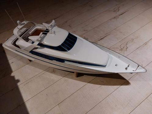 De nette Moonraker Yacht, geheel van hout, compleet varend, Hobby en Vrije tijd, Modelbouw | Boten en Schepen, Zo goed als nieuw