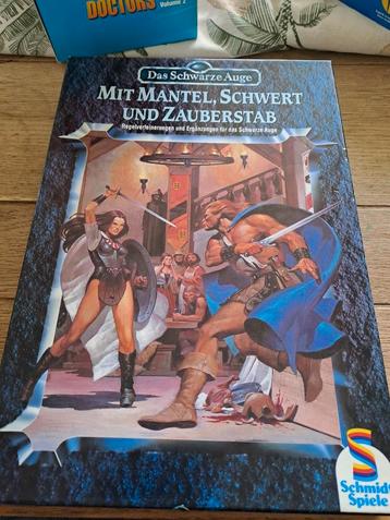 Das schwarze auge " mit mantel, schwert und zauberstab " beschikbaar voor biedingen