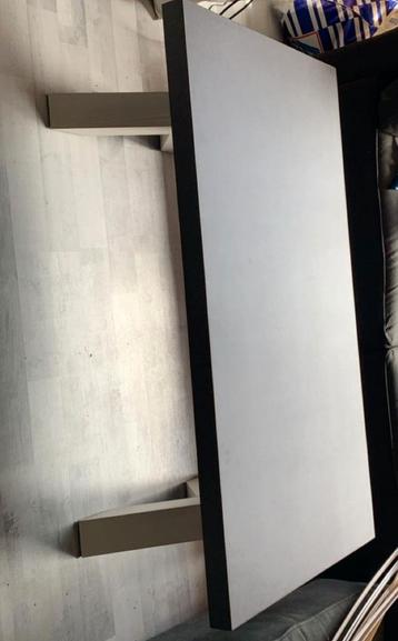 Malden salon tafel 3 jaar oud 40euro beschikbaar voor biedingen