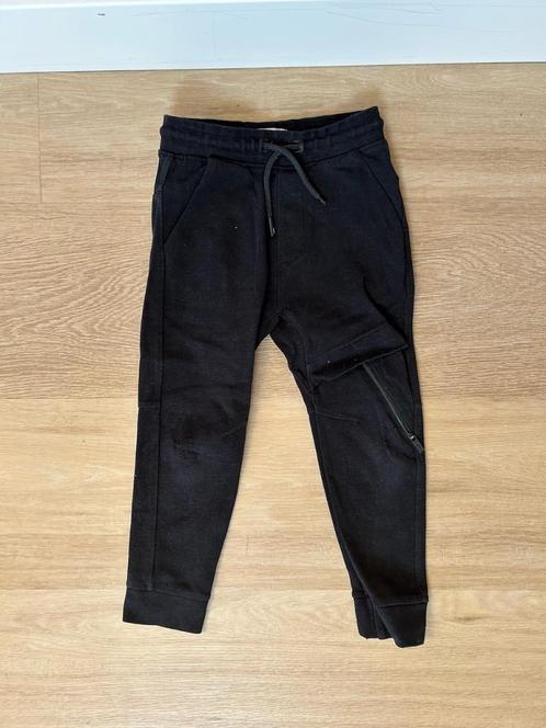 Zwarte broek / jogger met ritsen, maat 116, Zara, Kinderen en Baby's, Kinderkleding | Maat 116, Gebruikt, Jongen, Broek, Ophalen of Verzenden