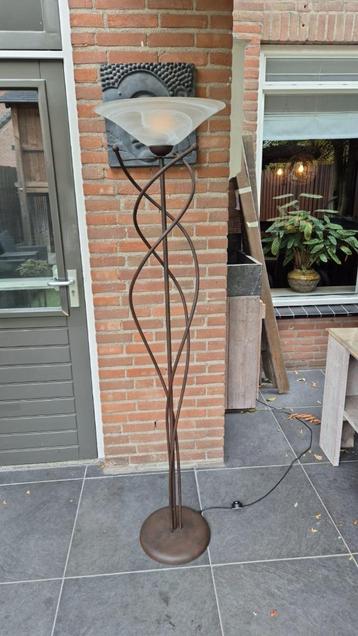 Lamp beschikbaar voor biedingen