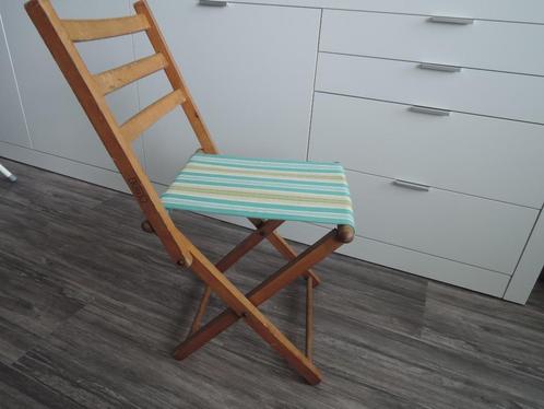 Ouderwets houten klapstoeltje, Huis en Inrichting, Stoelen, Zo goed als nieuw, Eén, Hout, Stof, Ophalen of Verzenden
