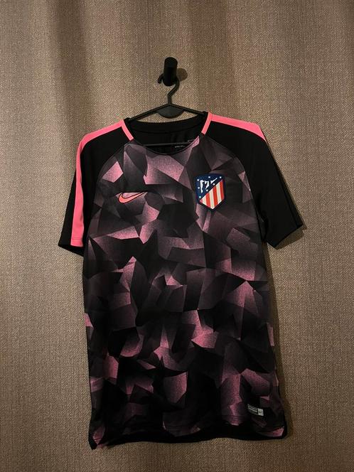 Athletico Madrid Pre Match Shirt M, Kleding | Heren, T-shirts, Nieuw, Maat 48/50 (M), Rood, Ophalen of Verzenden