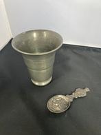 Beker met lepel tin tingieterij Tiel, Antiek en Kunst, Ophalen of Verzenden