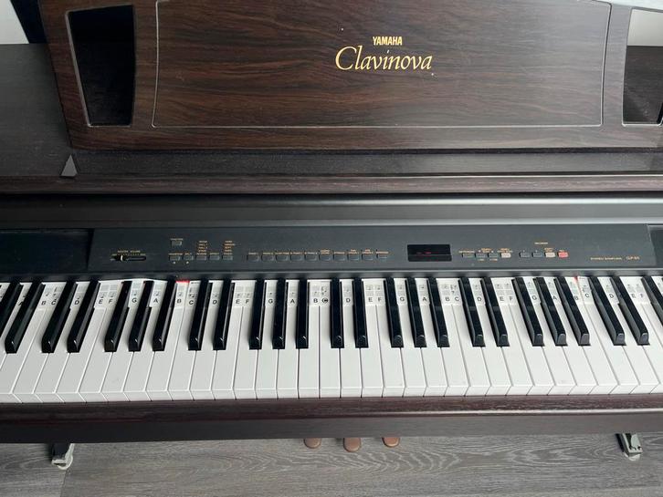 Yamaha Clavinova CLP-511 Digitale Piano, Muziek en Instrumenten, Piano's, Gebruikt, Piano, Bruin, Digitaal, Ophalen