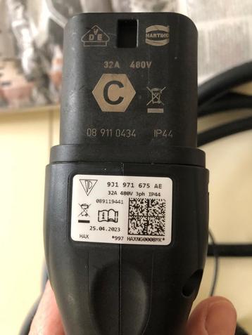 Laadkabel elektrische auto in tas beschikbaar voor biedingen