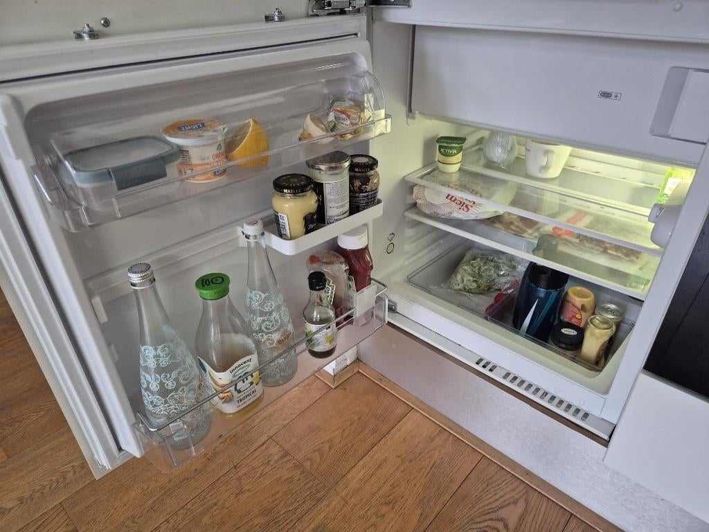 IKEA integrated fridge with small freezer (87cm height), 45 tot 60 cm, Met vriesvak, Ophalen, 85 tot 120 cm