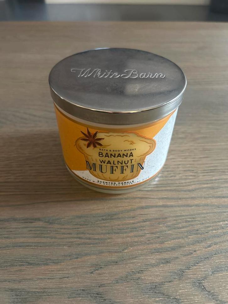 Bath & Body Works Banana Walnut Muffin Kaars, Huis en Inrichting, Woonaccessoires | Kandelaars en Kaarsen, Nieuw, Kaars, Minder dan 25 cm