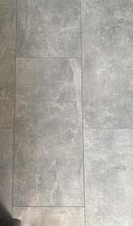 Licht grijs tegel laminaat 30m2, Zo goed als nieuw, 10 m² of meer, Vloertegels, Overige materialen