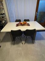 Witte eetkamertafel met betonlook poten + 4 zwarte stoelen, Overige materialen, 50 tot 100 cm, 100 tot 150 cm, Ophalen of Verzenden