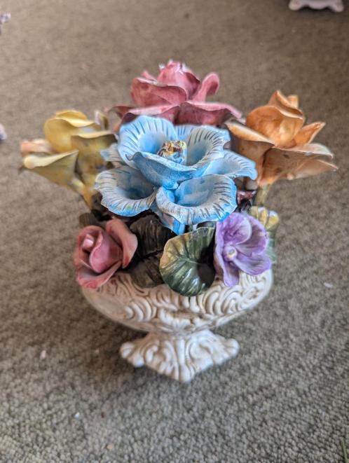 Vintage (porselein) bloemenmand, lijkt op capodimonte, Antiek en Kunst, Antiek | Porselein, Ophalen of Verzenden