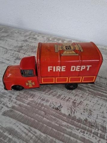 Antieke blikken brandweerwagen  beschikbaar voor biedingen