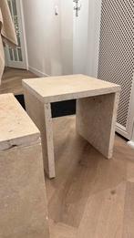 2x Travertin Natuursteen Bijzettafels/Nachtkastjes, Huis en Inrichting, Tafels | Bijzettafels, Minder dan 45 cm, Minder dan 55 cm