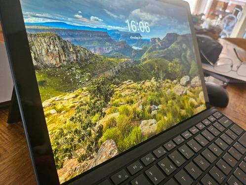 Surface Pro 6 - 256GB SSD, 8GB RAM, Computers en Software, Windows Laptops, Gebruikt, 12 inch, SSD, Minder dan 2 Ghz, Qwerty, Met videokaart