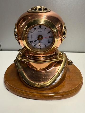 Messing Duikhelm Klok / Bureau decoratie beschikbaar voor biedingen