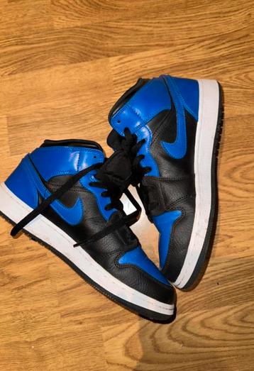 Air Jordan 1 Mid “Game Royal” (GS) – maat 40 beschikbaar voor biedingen