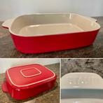 Nieuwe grote ovenschaal van Staub kersenrood 26 cm x 33 cm, Keramiek, Nieuw, Ophalen of Verzenden, Schaal of Schalen
