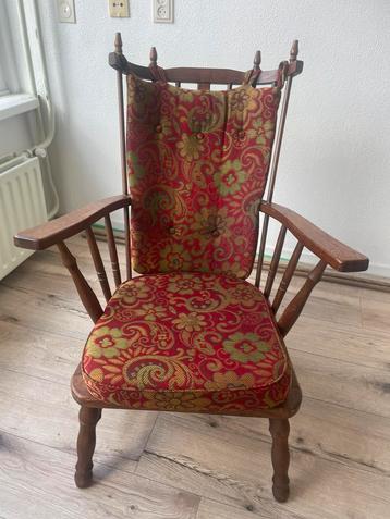 Vintage stoel met retro kussen jaren 60 beschikbaar voor biedingen