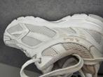 Mercer Re-run kleur: off white Maat 40 2x gedragen, Kleding | Dames, Ophalen of Verzenden, Zo goed als nieuw, Wit, Sneakers of Gympen
