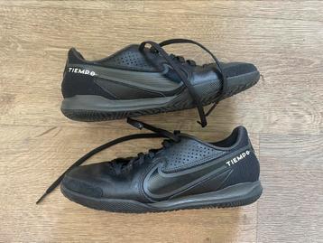 Nike Tiempo zaalvoetbalschoenen maat 38 beschikbaar voor biedingen