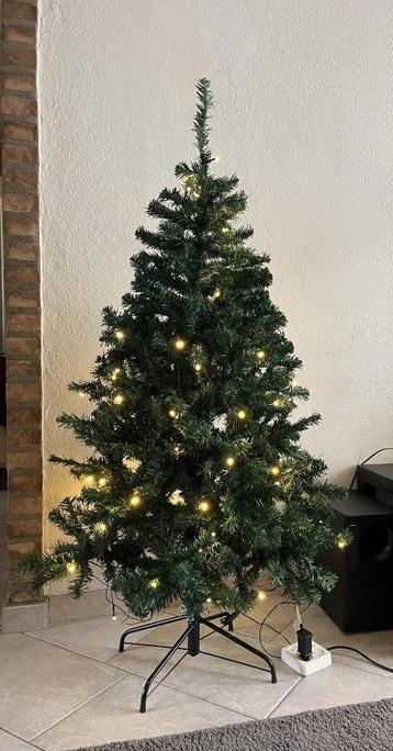 Kerstboom , kunstboom 150 cm met ledverlichting . beschikbaar voor biedingen