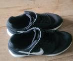 2 paren indoor sportschoenen maat 35 nike en lumberjack, Ophalen of Verzenden, Zo goed als nieuw, Jongen of Meisje, Sportschoenen