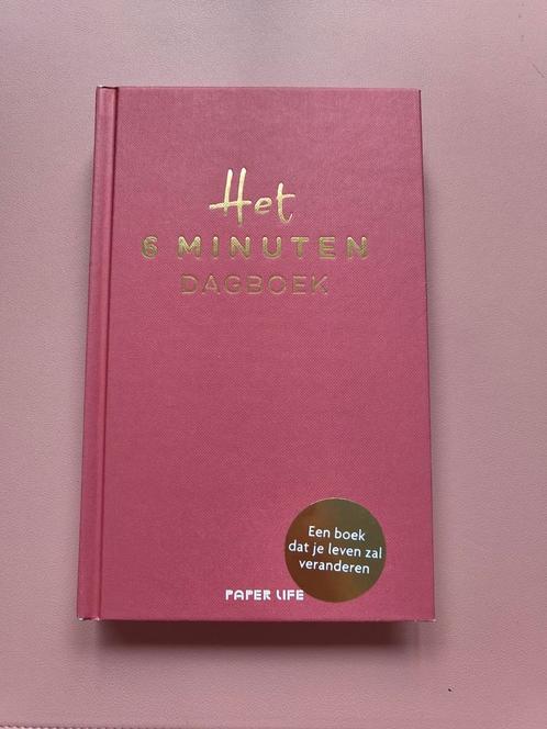 Dominik Spenst - Het 6 Minuten Dagboek – Roze (Nieuwstaat), Boeken, Mode, Zo goed als nieuw, Overige onderwerpen, Ophalen of Verzenden