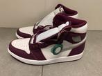 Nieuw in de doos Jordan 1 retro High OG Bordeaux mt 43, Ophalen of Verzenden, Nieuw, Wit