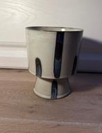 Bloempot - 16 cm hoog, Gebruikt, Overige kleuren, Aardewerk of Porselein, Ophalen of Verzenden