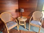 Twee stoelen met rieten tafel, Ophalen, Zo goed als nieuw, 2 zitplaatsen
