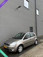 Ford Fiesta 1.4-16V Ambiente AUTOMAAT|AIRCO|NWE APK|5DRS|NET, Auto's, Voorwielaandrijving, 15 km/l, Gebruikt, 4 cilinders