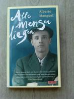 Alberto Manguel - Alle mensen liegen (Hardcover met s.o.), Ophalen of Verzenden, Zo goed als nieuw, Nederland