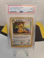 PSA 9 Dragonite Holo Fossil 4/62, Hobby en Vrije tijd, Verzamelkaartspellen | Pokémon, Ophalen of Verzenden, Zo goed als nieuw