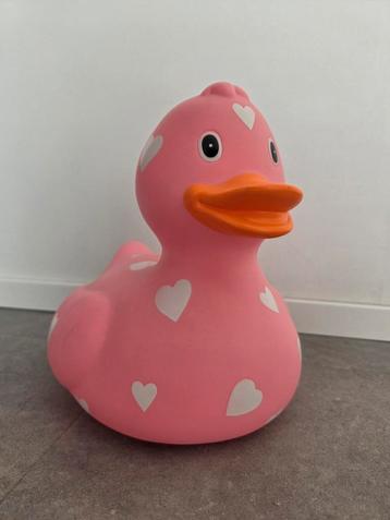 Badeend XL roze met hartjes beschikbaar voor biedingen