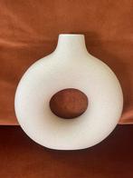 H&M Home ringvormige/donut keramieken vaas Hoog 21 cm Nieuw, Huis en Inrichting, Woonaccessoires | Vazen, Overige kleuren, Aardewerk of Porselein