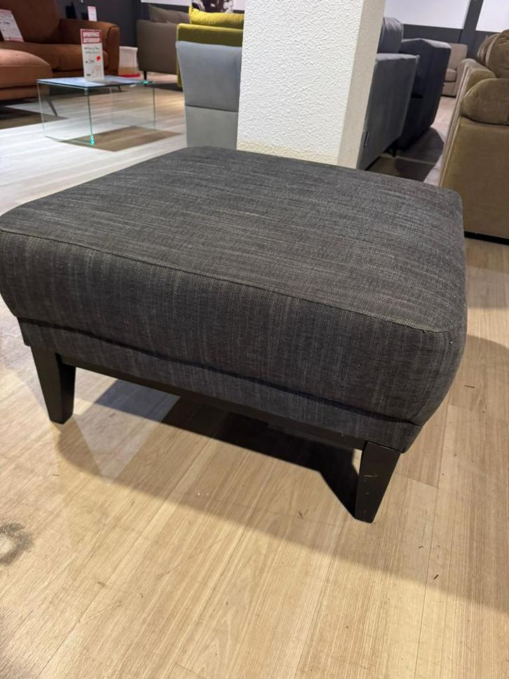 Hocker voetenbank poef stof grijs nieuw, Huis en Inrichting, Banken | Voetenbanken en Poefen, Nieuw, 125 cm of meer, Rechthoekig