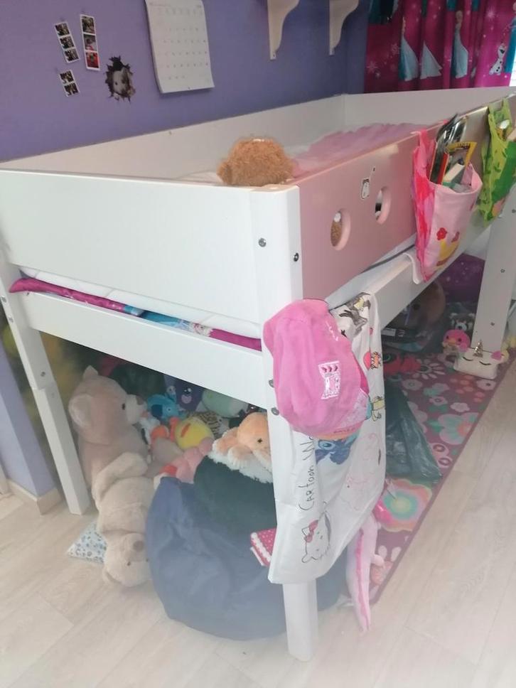 Flexa Halfhoogslaper Wit/Roze met Jungle speelgordijn, Kinderen en Baby's, Kinderkamer | Bedden, Gebruikt, 180 cm of meer, 70 tot 85 cm