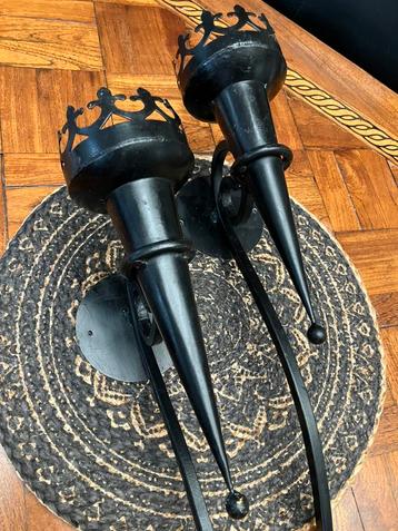 Zwarte wand fakkel / kaarsenhouders van smeedijzer beschikbaar voor biedingen