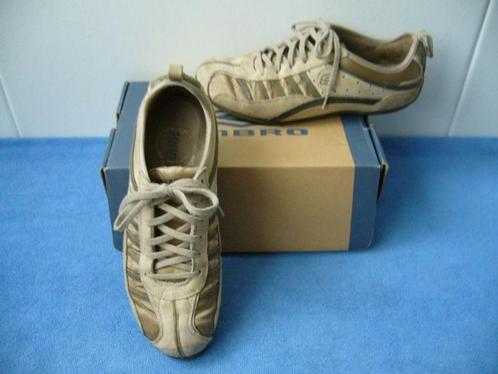 Umbro gympen maat 37 i.z.g.s., Kleding | Dames, Schoenen, Zo goed als nieuw, Sneakers of Gympen, Beige, Ophalen of Verzenden