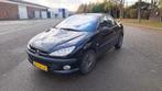 Peugeot 206CC uit 2002 (1.6L 16v 109 pk), Auto's, 4 cilinders, Cabriolet, 1600 cc, Zwart
